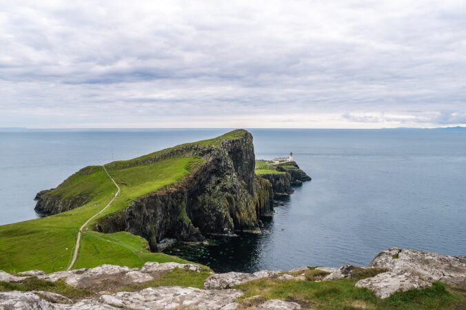 Betty / Beauty is an enigmatic story by Graham Lawrence. The picture shows grass, cliffs and sea.